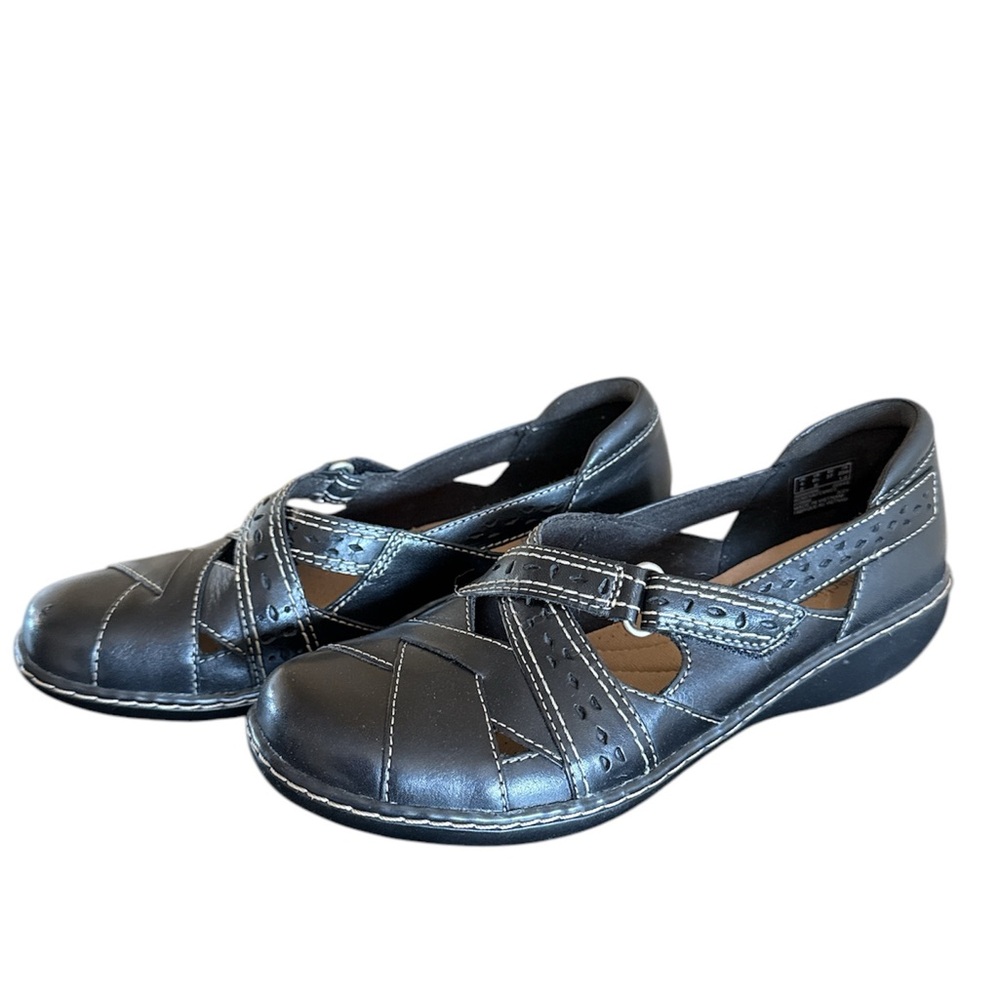 Clark’s Women's Ashland Spin Q Slip-On Shoes color black size 6.5